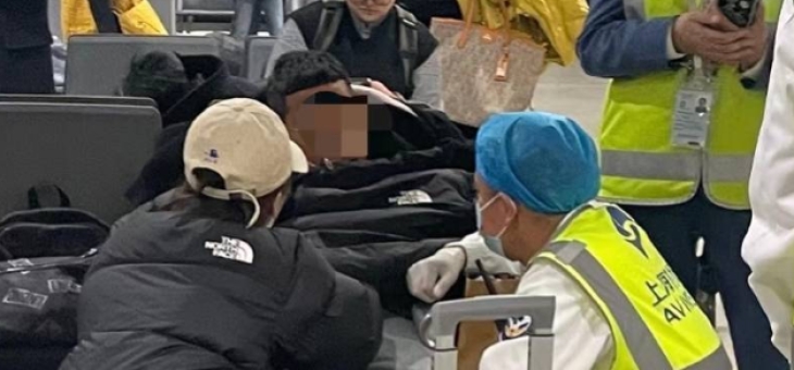 国航上海飞长春航班充电宝冒烟延误2小时，乘客称有人呕吐，机场紧急处置